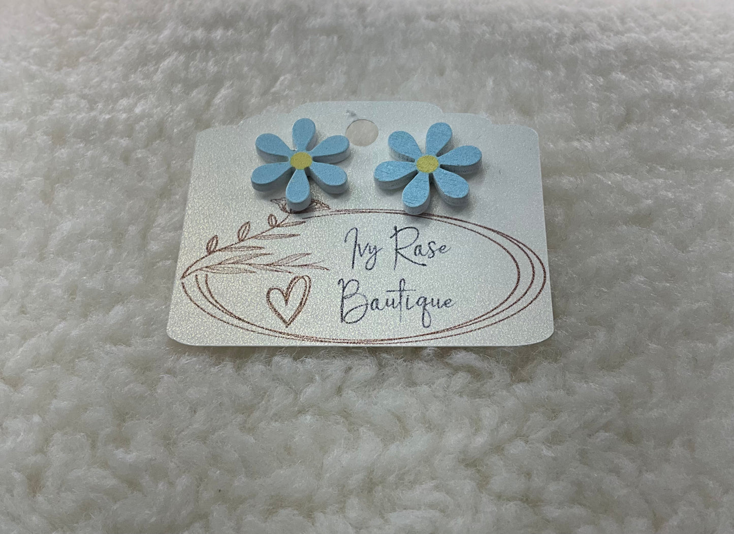 Wood Flower Stud