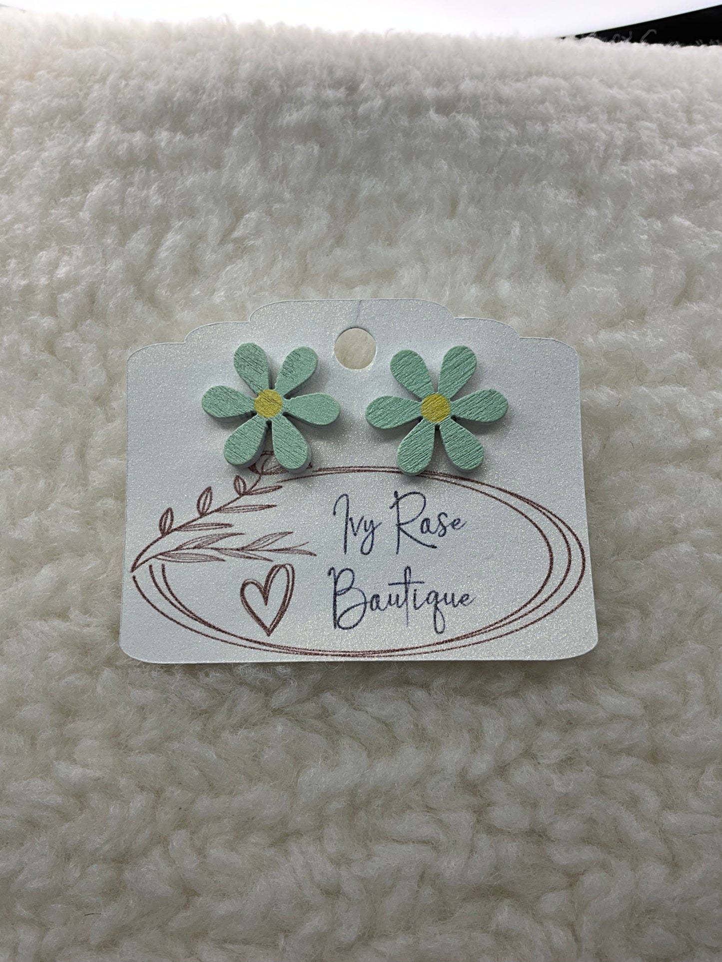 Wood Flower Stud