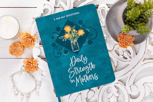 Daily Strength for Mothers (Devotional)