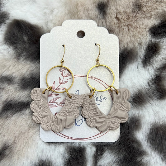 Beige/Gold Dangle Earring