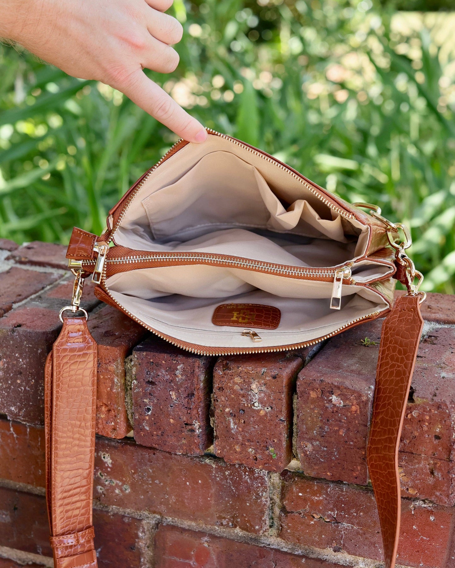 Black Pearl DQ Ariana Crossbody