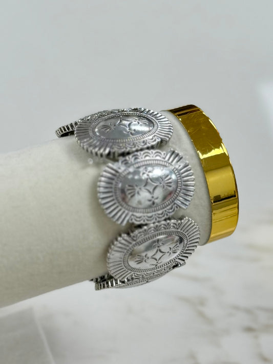 Western Oval Charm Stretch Bracelet
